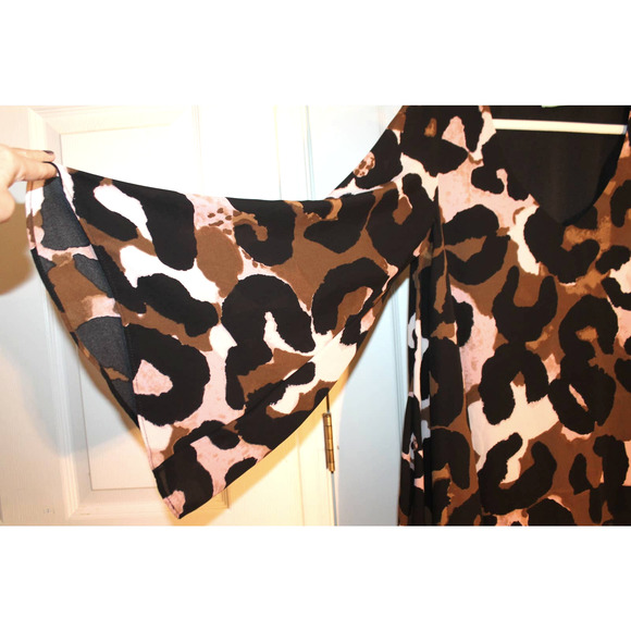Judith March Leopard Print Bell Sleeve Swing Top size M - Picture 2 of 4